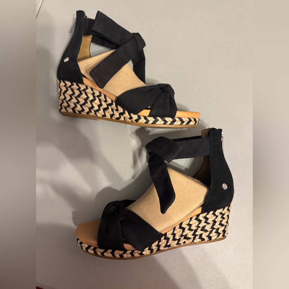 UGG Yarrow Espadrille Wedge Sandal Black Women Size 5